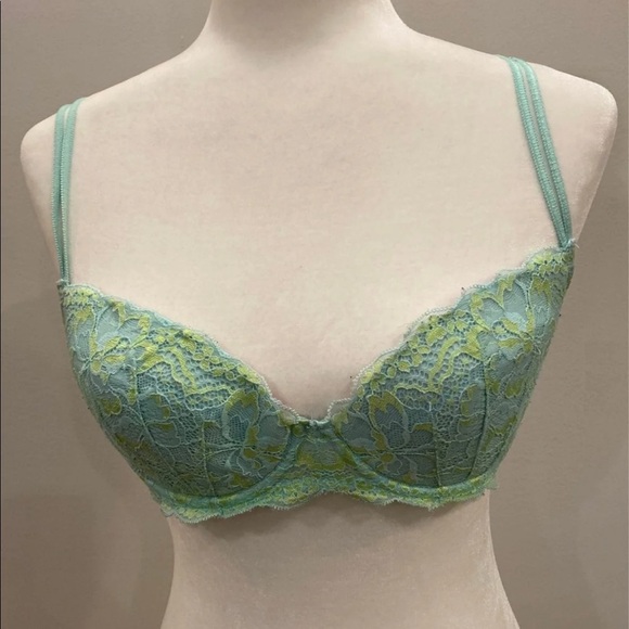 PINK bra 32 D - Picture 1 of 3